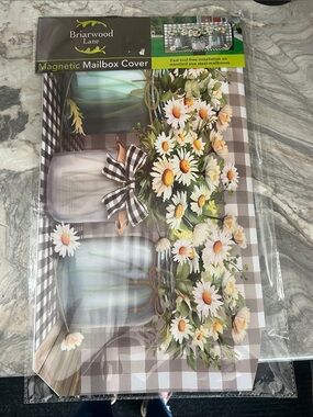 Briarwood Lane Magnetic Mailbox Cover - Daisies & Mason Jars   NWOT